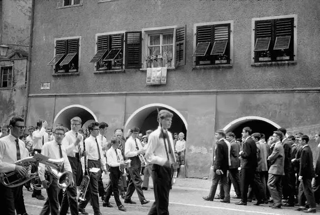 Auf Fotos leicht zu erkennen ich war meist der Kleinste Wie hier mit der - фото 8