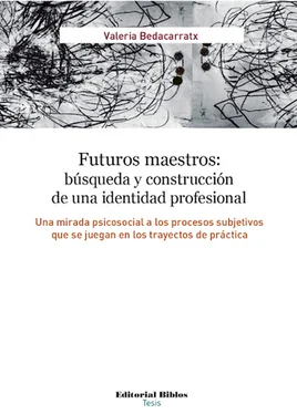 Valeria Bedacarratx Futuros maestros: búsqueda y construcción de una identidad profesional обложка книги
