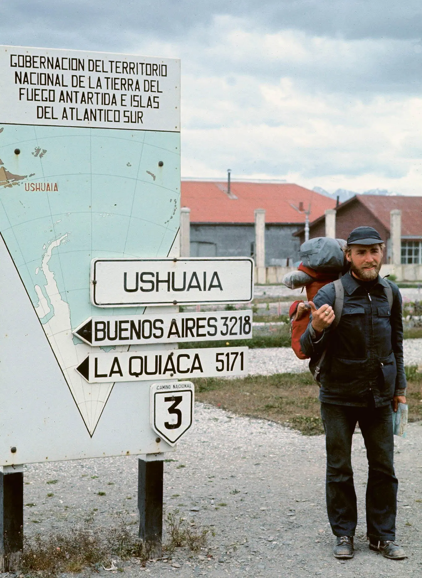 Walo Kamm beim Autostopp in der südlichsten Stadt der Welt Ushuaia Feuerland - фото 3