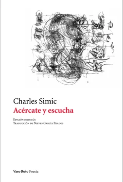 Charles Simics Acércate y escucha обложка книги