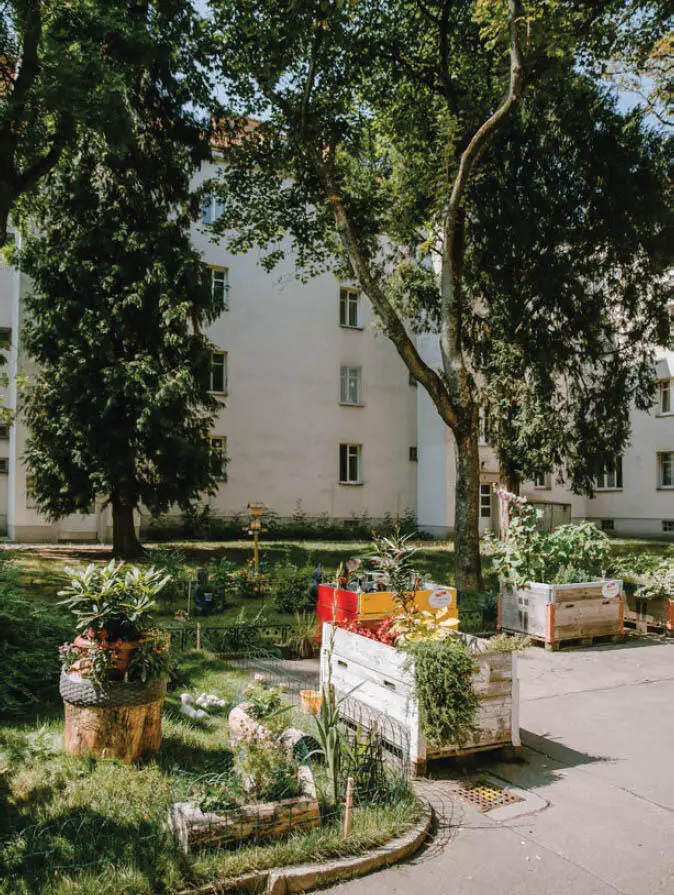 SONNWENDVIERTEL Man kann hier lachen Spiele spielen Freunde treffen Im - фото 46