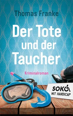 Thomas Franke Soko mit Handicap: Der Tote und der Taucher обложка книги