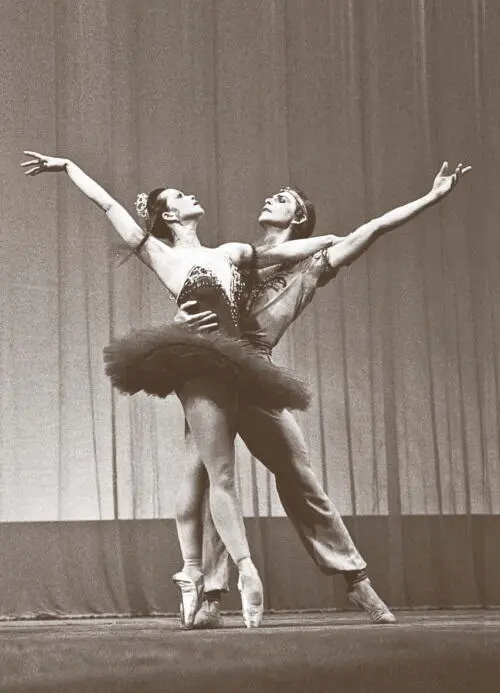 С Валерием Анисимовым в pas de deux из балета Корсар 1986 год Мне особенно - фото 21