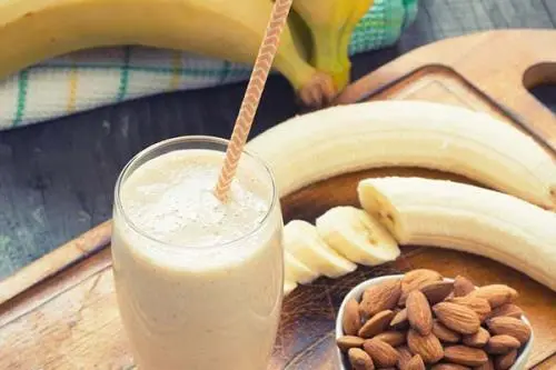 Ingredientes 1 12 xícara de leite de amêndoas 1 banana pequena cortada e - фото 2