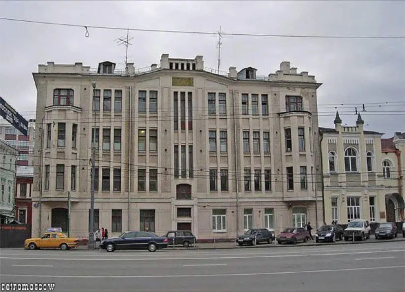 Вот в этом великолепном здании многие годы был роддом Грауэрмана Там я Н Л - фото 57