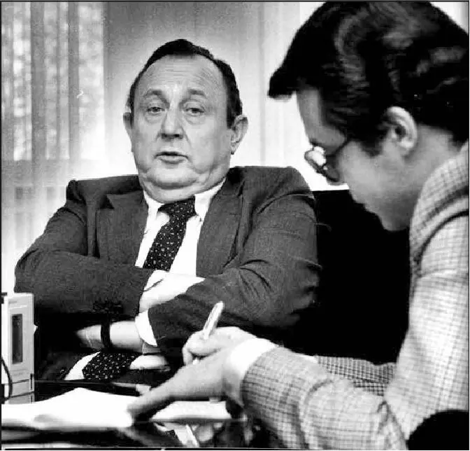 Der junge HansDietrich Genscher im Interview Kurz nach neun Uhr kam ein - фото 11