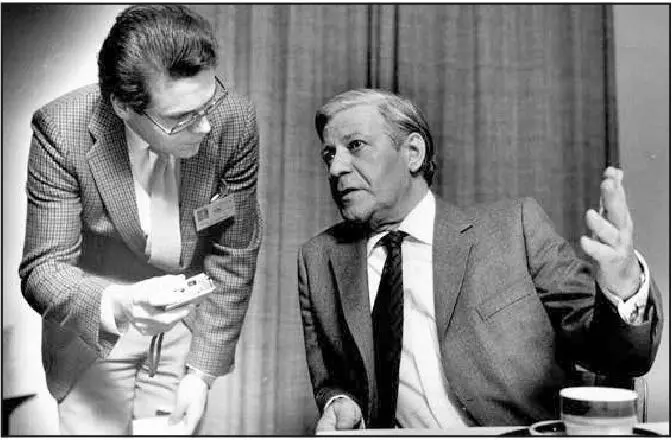 Helmut Schmidt beim Interview vor seiner Krankheit So hatten Spiegel - фото 9