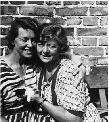 Lidia Markus l mit ihrer Schwester Alexandra Olga Zmigrodzka Wołomin 1940 - фото 12