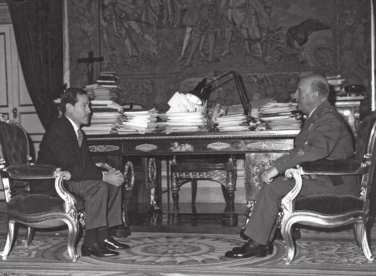 Carles Sentís recibido por Franco en 1963 en la visita protocolaria a raíz de - фото 3