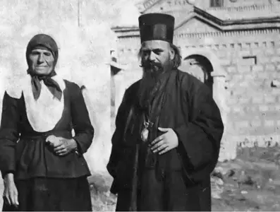 Святитель Николай со своей матерью Екатериной Лелич 1932 г Сам владыка - фото 3