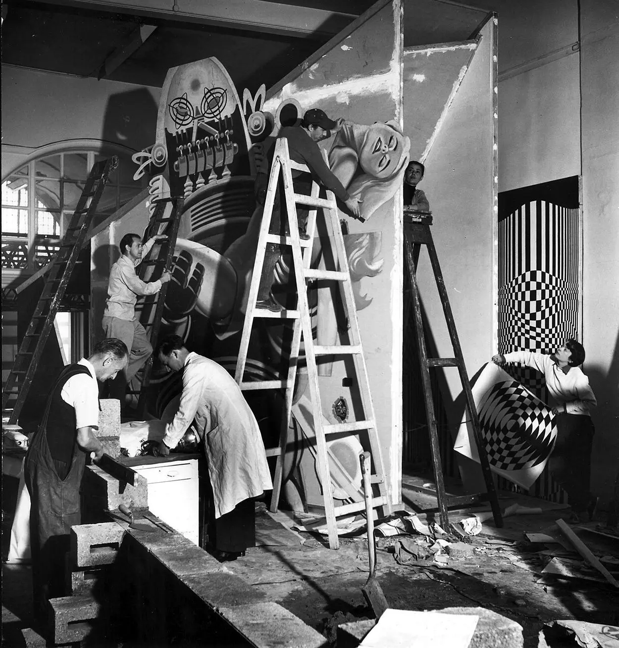 Figure 21 Sam Lambert Installation of the exhibition This Is Tomorrow - фото 2