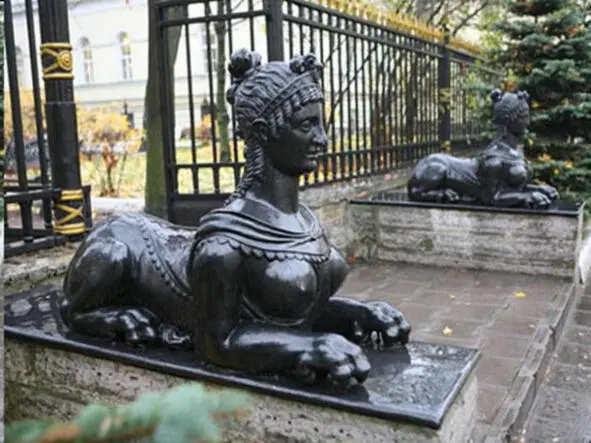 Сфинксы во дворе Горнгй академии В 1834 году египетские сфинксы были - фото 16