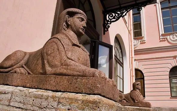Сфинксы во дворе Строгановского дворца Дача не сохранилась до наших дней а - фото 10