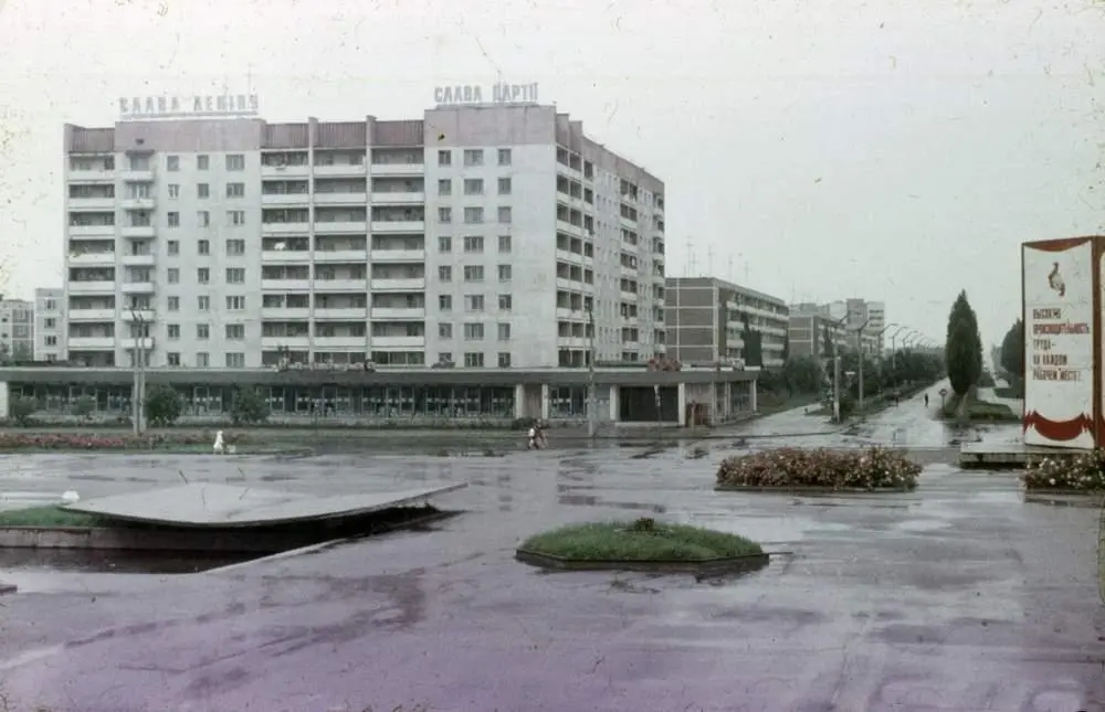 Центр города Припять вот таким он был в то утро 26 апреля 1986 года В тот - фото 15