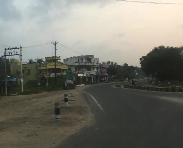 Ein typischer Straßenzug auf dem Weg nach Pondicherry Ich muss gestehen dass - фото 16