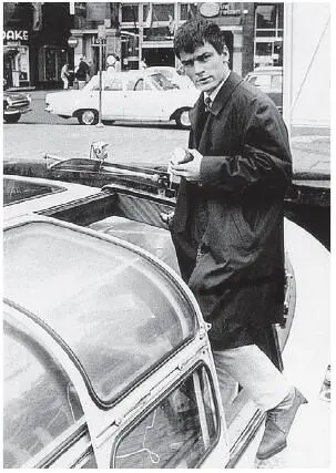 Остановка за границей по пути в Индонезию В марте 1966 года в день своего - фото 6