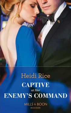 Heidi Rice Captive At Her Enemy's Command обложка книги