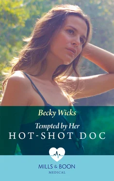 Becky Wicks Tempted By Her Hot-Shot Doc обложка книги