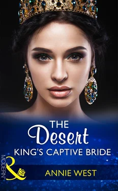 Annie West The Desert King's Captive Bride обложка книги