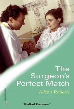 Alison Roberts The Surgeon's Perfect Match обложка книги