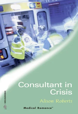 Alison Roberts Consultant In Crisis обложка книги