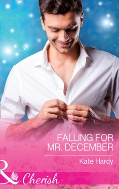 Kate Hardy Falling For Mr. December обложка книги