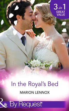 Marion Lennox In the Royal's Bed обложка книги
