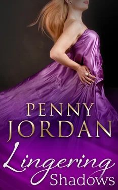 Penny Jordan Lingering Shadows обложка книги