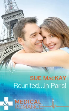 Sue MacKay Reunited...in Paris! обложка книги