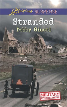 Debby Giusti Stranded обложка книги