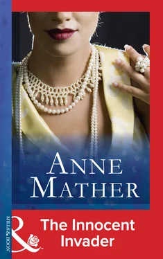 Anne Mather Innocent Invader обложка книги