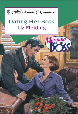 Liz Fielding Dating Her Boss обложка книги