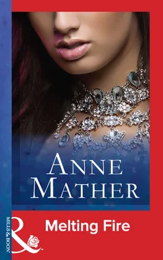 Anne Mather Melting Fire обложка книги