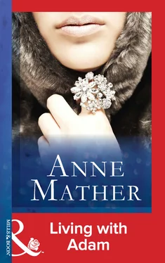 Anne Mather Living With Adam обложка книги