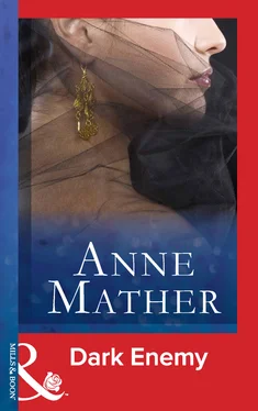 Anne Mather Dark Enemy обложка книги