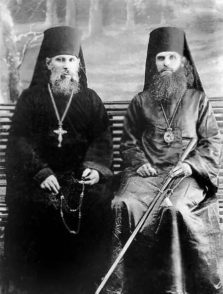 Архимандрит Ксенофонт слева Во второе или третье паломничество в - фото 16