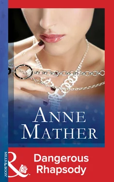 Anne Mather Dangerous Rhapsody обложка книги
