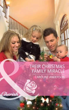 Caroline Anderson Their Christmas Family Miracle обложка книги