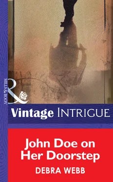Debra Webb John Doe on Her Doorstep обложка книги