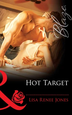 Lisa Renee Jones Hot Target обложка книги