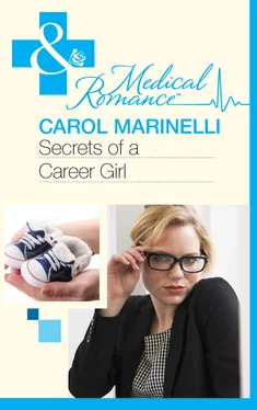 Carol Marinelli Secrets of a Career Girl обложка книги