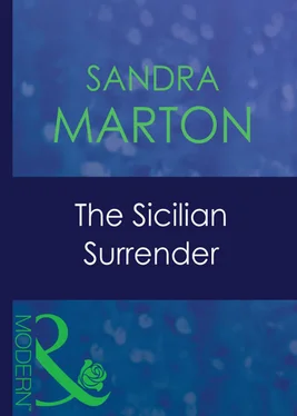 Sandra Marton The Sicilian Surrender обложка книги
