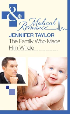 Jennifer Taylor The Family Who Made Him Whole обложка книги