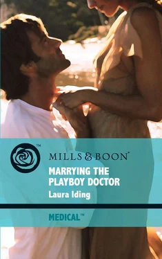 Laura Iding Marrying the Playboy Doctor обложка книги