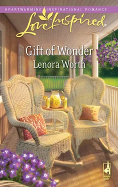 Lenora Worth Gift of Wonder обложка книги