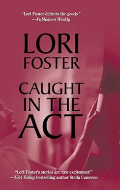 Lori Foster Caught in the Act обложка книги