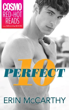 Erin McCarthy Perfect 10 обложка книги