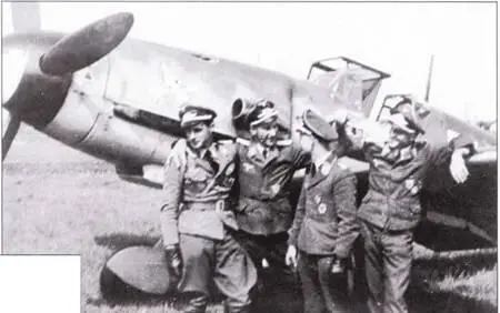 Офицеры 7JG 54 сфотографированные на аэродроме Шлоссберг недалеко от - фото 15
