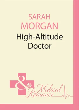 Sarah Morgan High-Altitude Doctor обложка книги