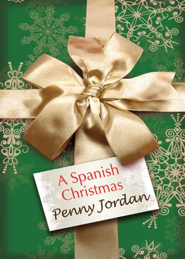 Penny Jordan A Spanish Christmas обложка книги